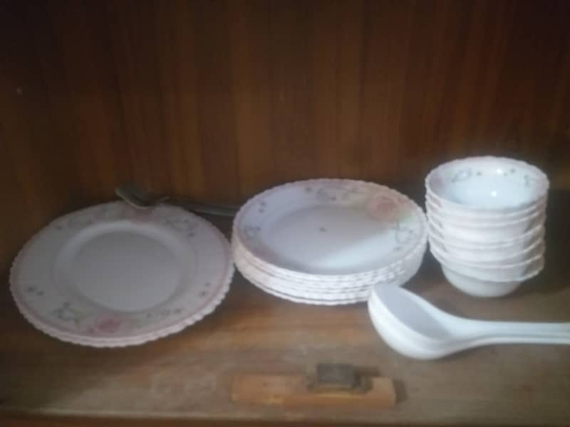 PYREX BRAND 71 PCS NEW CONDITION DINNER SET ON AMAZING PRICE 2