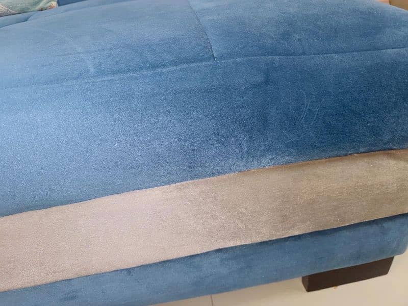 L shaped Sofa with sofa covers and cushions 2