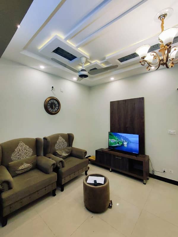 5 marala fully furnished house avilable for rent in Rafi block 7