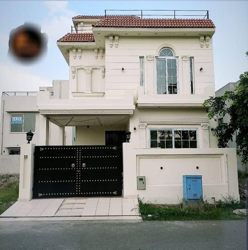 5 Marla Luxury House Available For sale In DHA 9 Town Lahore 0