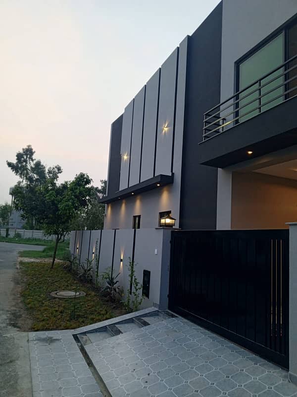 5 Marla Luxury House Available For sale In DHA 9 Town Lahore 3