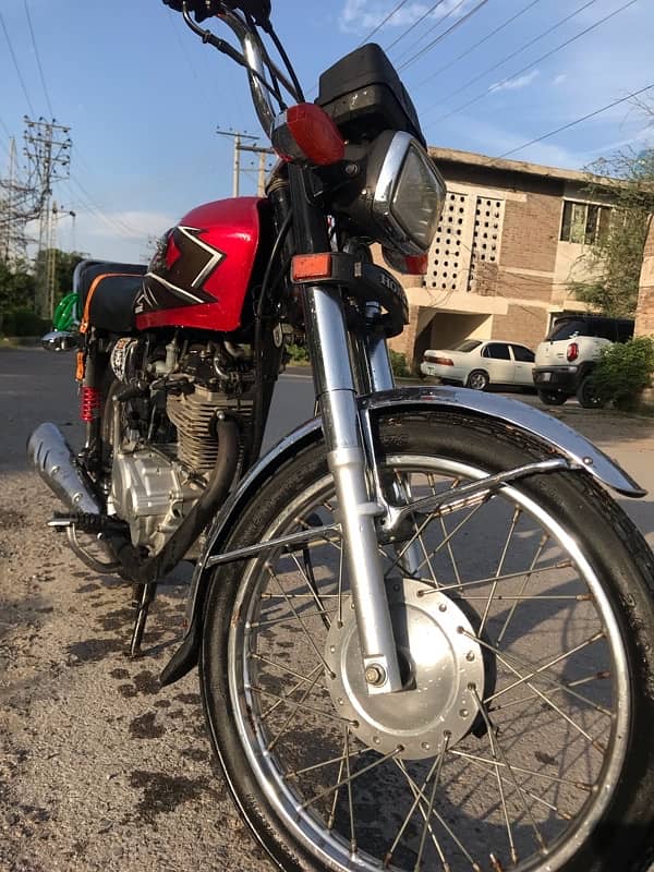 Honda 125 in good condition available for sale 5