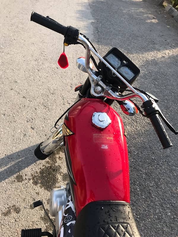 Honda 125 in good condition available for sale 10