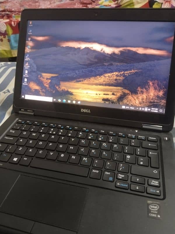 latitude E 7250 5