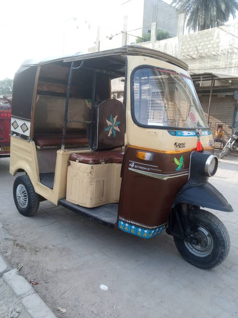 SazGar-2018,Disc-Brake,Gas-LPG-PetRoL Rickshaw,Engine FuLL OK 100%, 1