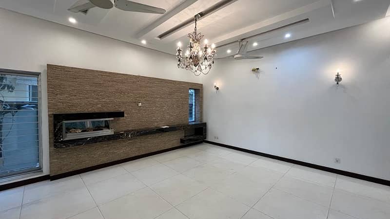 1Kanal New Stylish Beautiful House Available For Sale DHA Phase 5 10