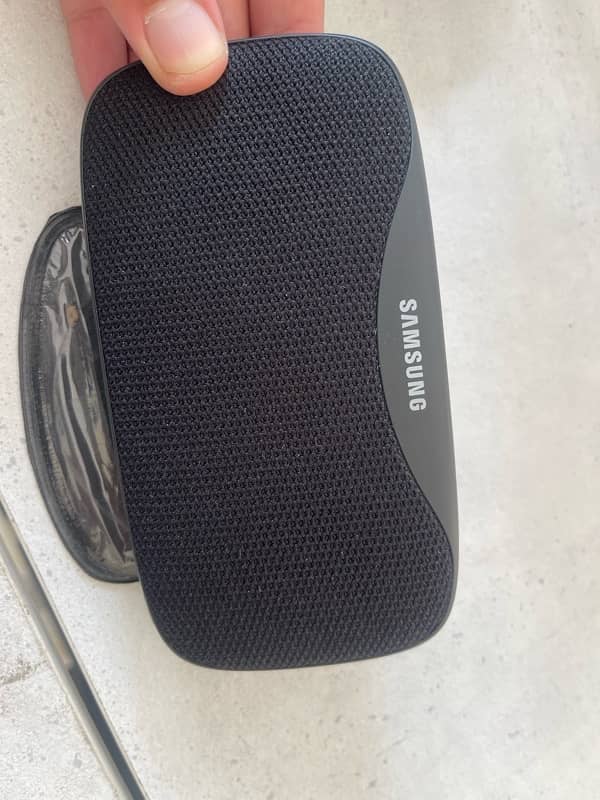 samsung Level box Bluetooth speakers 0