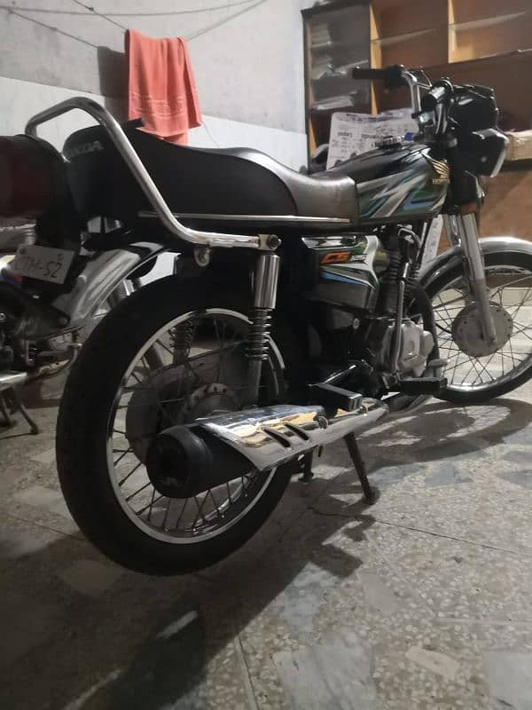 I am saleing my Honda 125 good condition 3