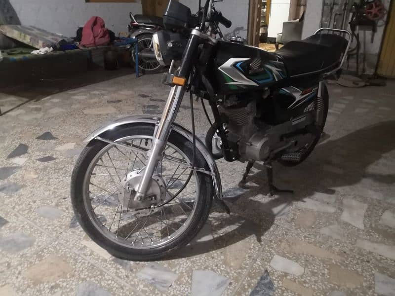 I am saleing my Honda 125 good condition 4