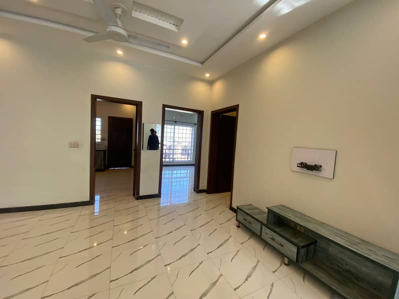 10 marala upper portion avilable for rent in Bahria Town phase 8 2