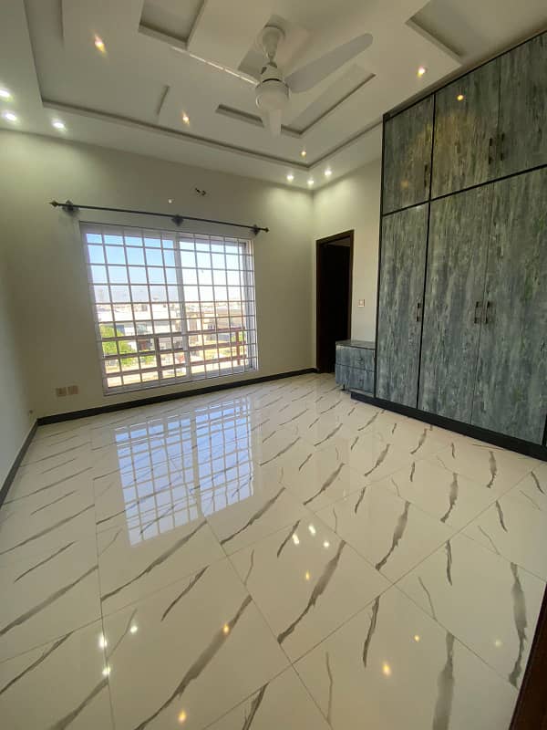 10 marala upper portion avilable for rent in Bahria Town phase 8 4