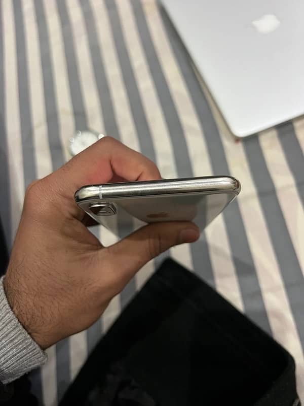 iPhone XS Max 1