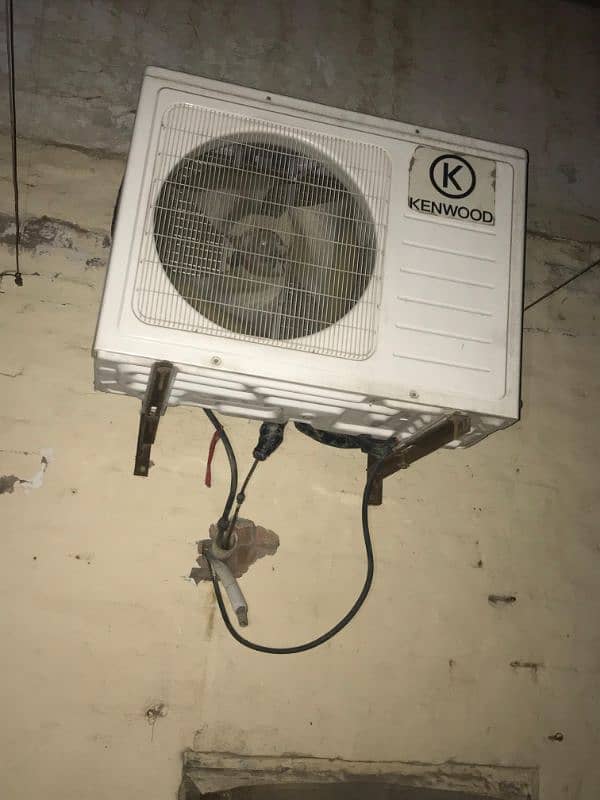 1.5 ton Ac dc inverter Jeniun Condition mukaml saman k sath 1