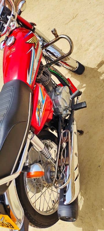 Honda 125 cc 2016 model for sale WhatsApp number03487390292) 0