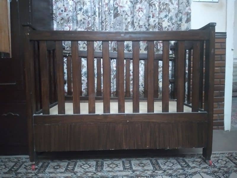 baby cot good condition 0