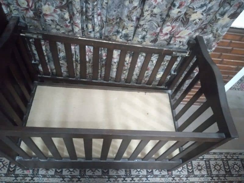 baby cot good condition 2