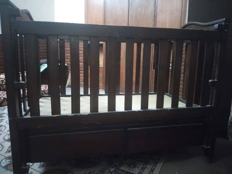 baby cot good condition 3