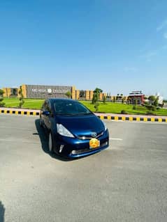 Toyota Prius Alpha 2014