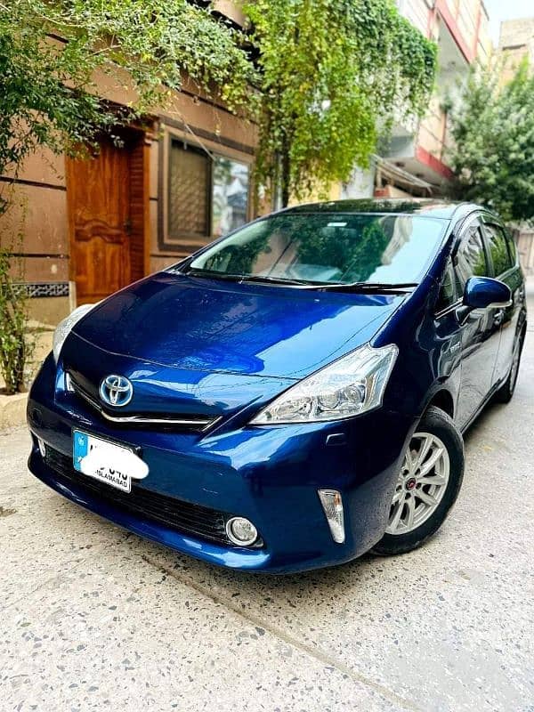 Toyota Prius Alpha 2014 4