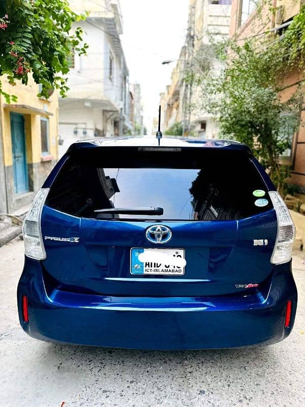 Toyota Prius Alpha 2014 5