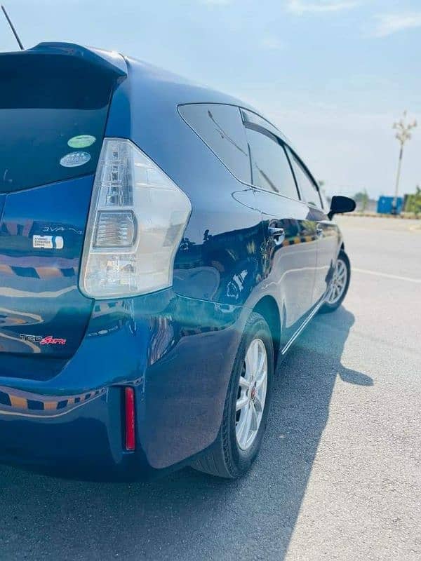 Toyota Prius Alpha 2014 18