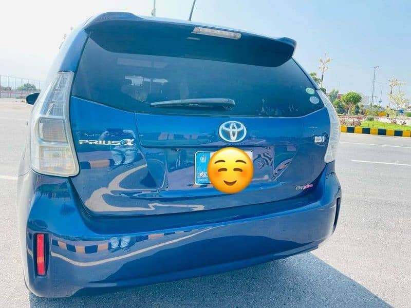 Toyota Prius Alpha 2014 19