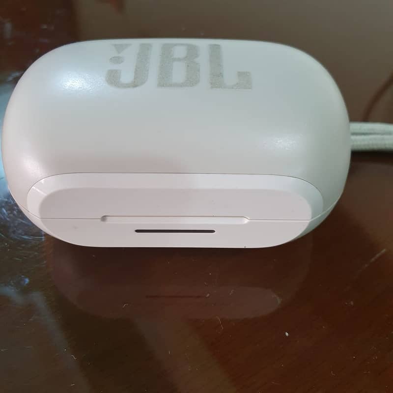 JBL earbuds 1