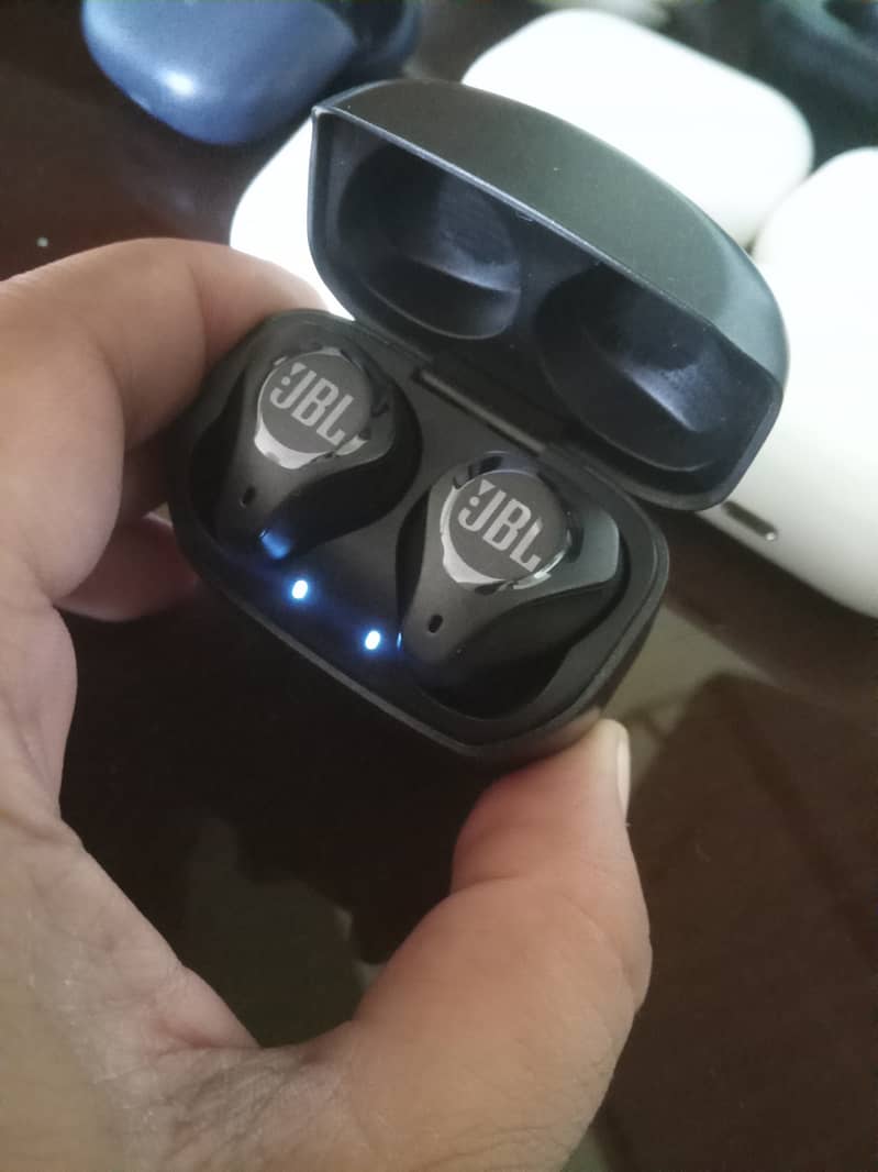 JBL earbuds 4