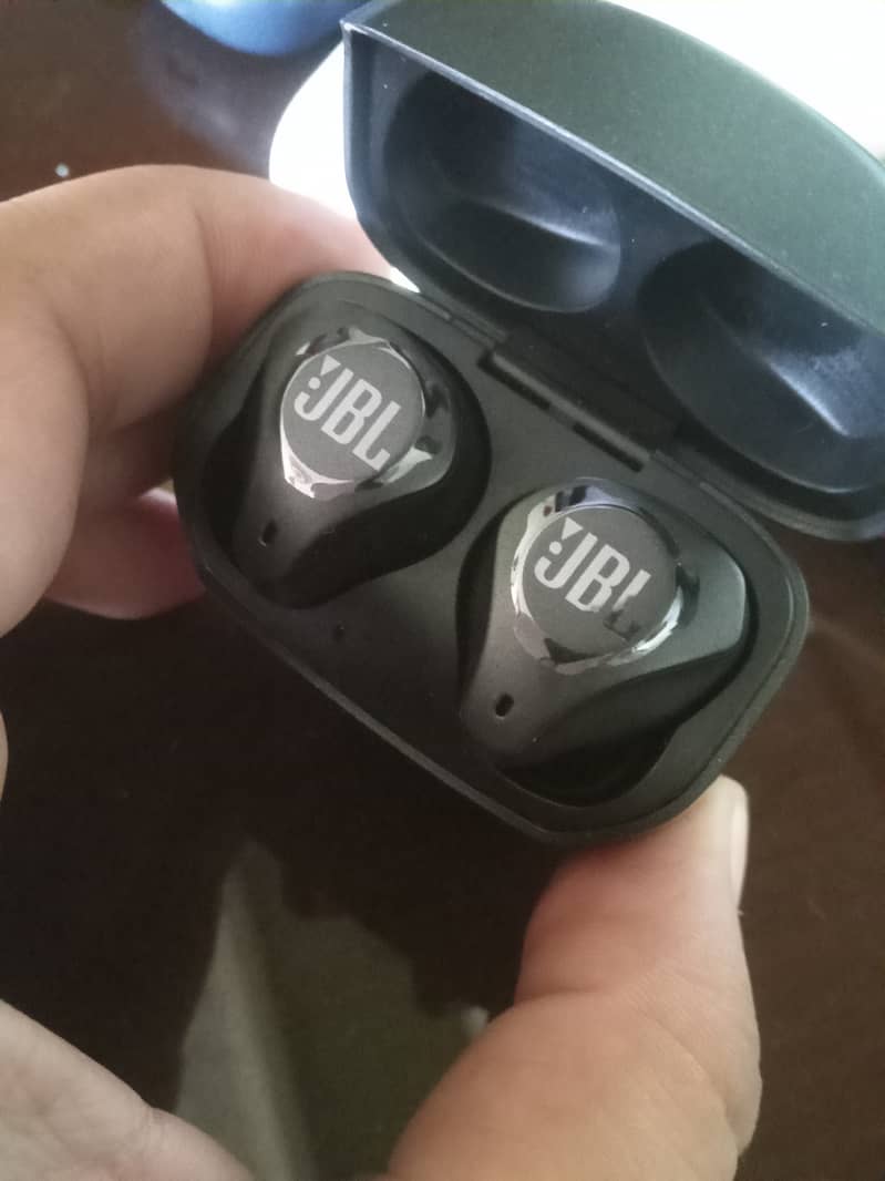 JBL earbuds 5