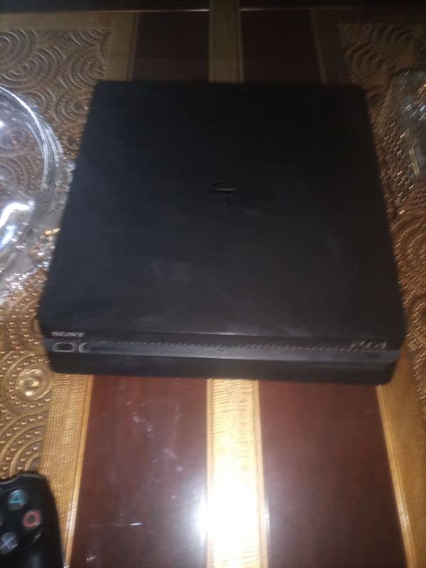 PS4 slim  1TB 6