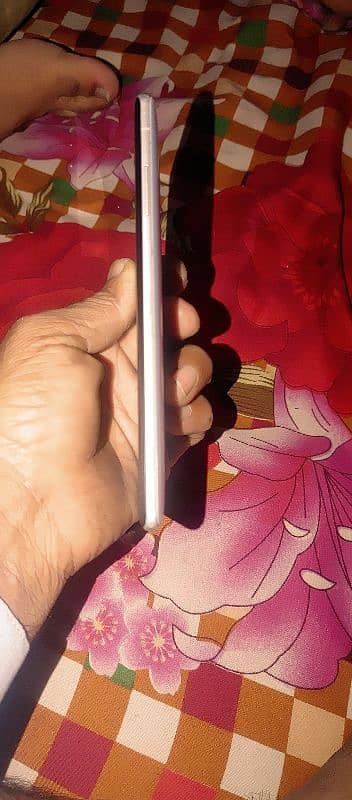 sone experi xz3 finger kam nh krta. 4gb64gb pach aproved 2