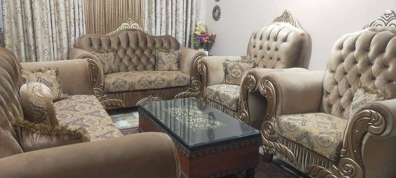 Beautiful Victorian Sofa Set with Center Table Premium Quality 3