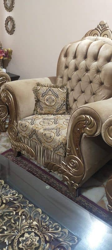 Beautiful Victorian Sofa Set with Center Table Premium Quality 10