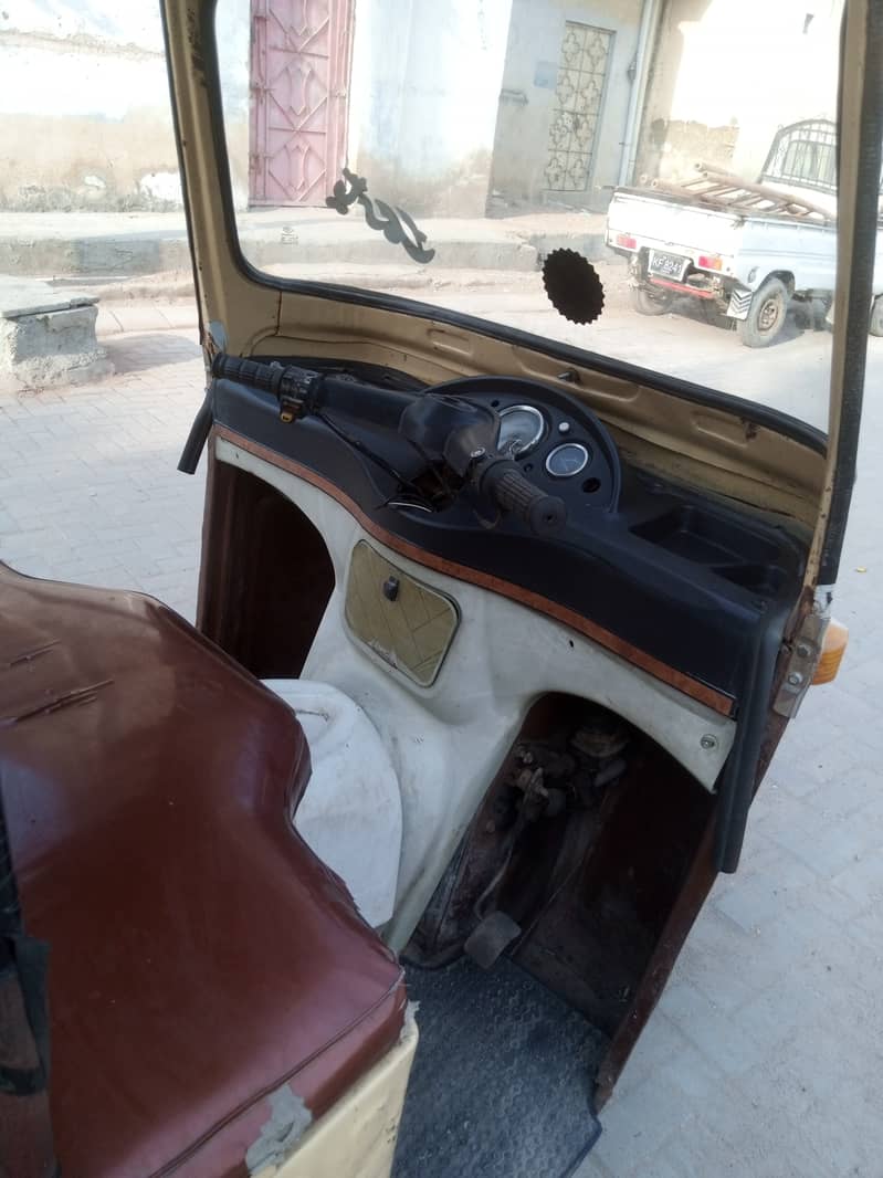 SazGar-2018,Disc-Brake,Gas-LPG-PetRoL Rickshaw,Engine FuLL OK 100%, 4