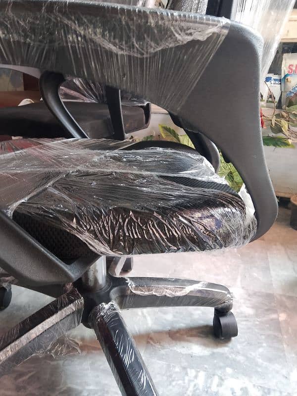 office chairs in cheap price slightly used 3