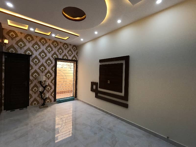 Ideal Prime Location 10 Marla House Available In Johar Town Phase 1 - Block F2, Lahore 19