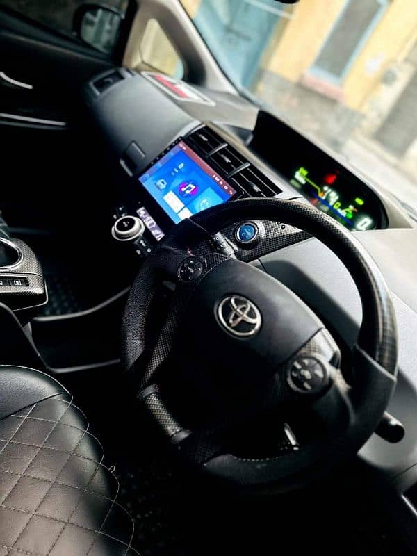 Toyota Prius Alpha 2014 8