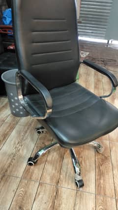 Office chair looks new hardly 2 months used