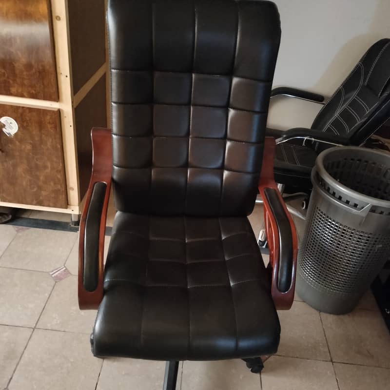 Office chair looks new hardly 2 months used 2