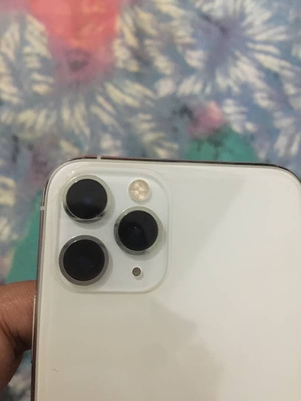 iphone 11 pro 2