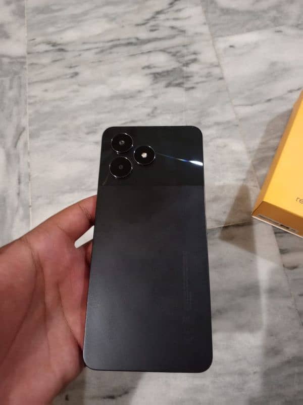 Realme C51. . . 4/64. . . . . 03281731203 4