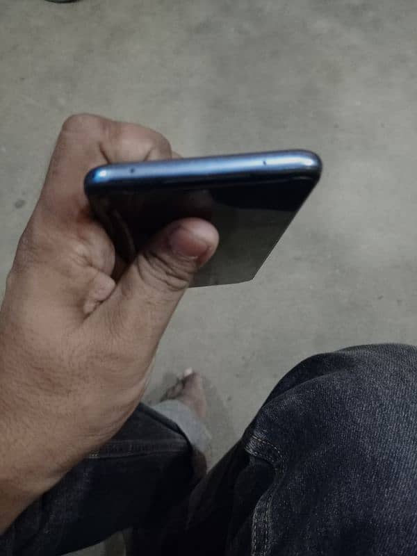 I am selling my phone Redmi note 9s 6gb 128gb condition 10by10 4