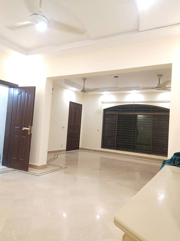 1 KANAL FULL HOUSE BRAND NEW TYPE AVAILABLE FOR RENT SILENT OFFICE AND FAMILY 28