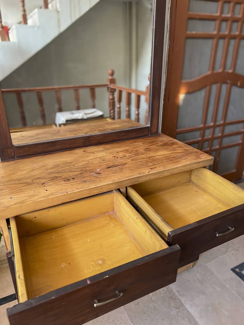 Dressing Table with mirror 6