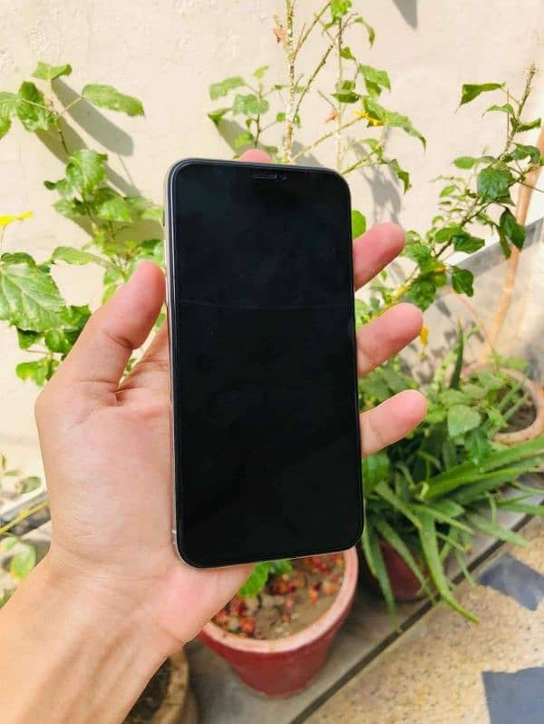 iphone x factory unlock (256)gb lush condition 3