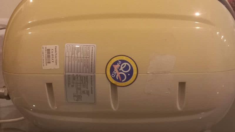 electric water heater in great condition 4