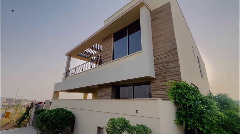 5 Bedrooms Luxurious Villa for RENT, Near Main Entrance of Bahria Town. 1