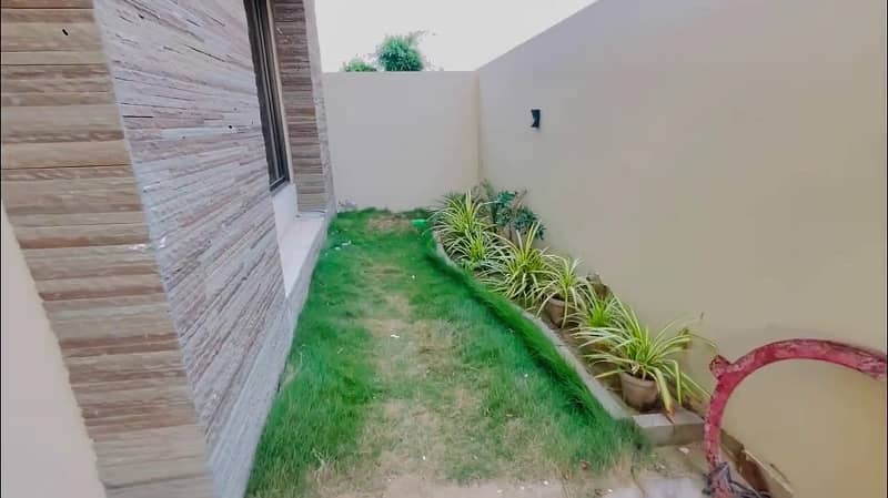 5 Bedrooms Luxurious Villa for RENT, Near Main Entrance of Bahria Town. 9