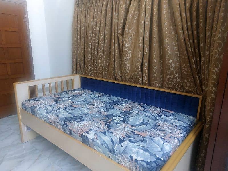 single bed ( dewaan style) 0