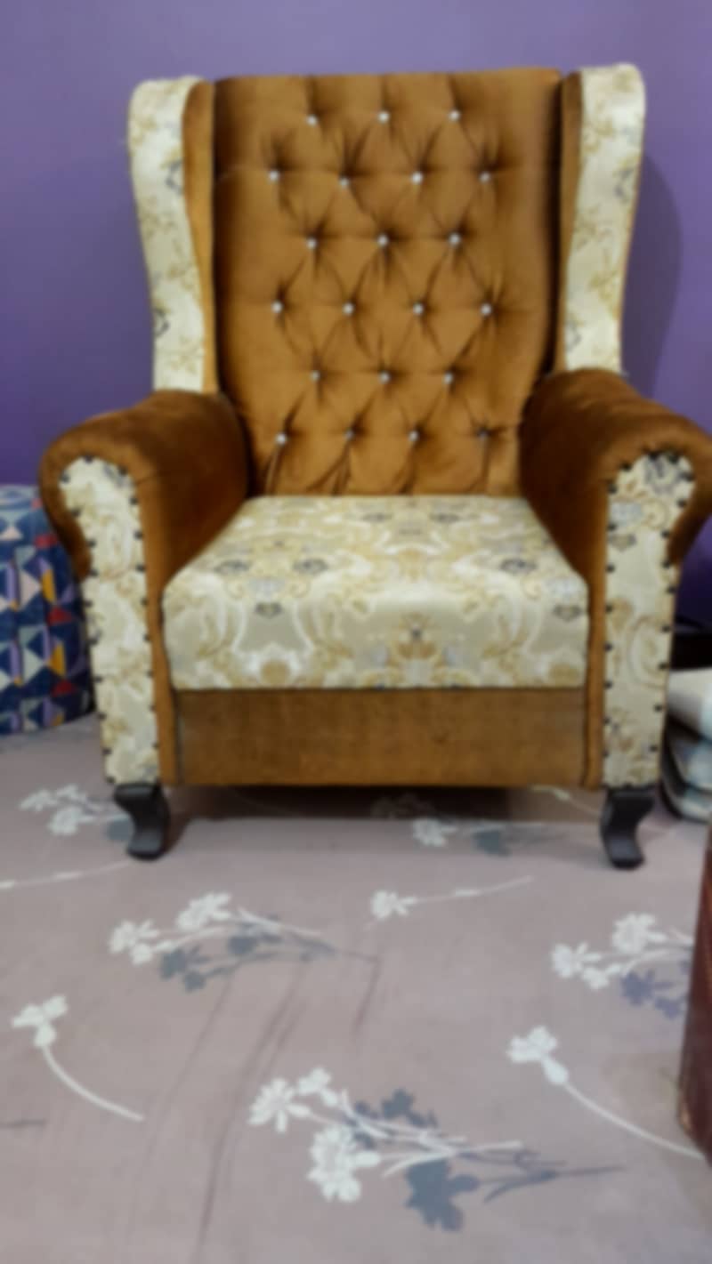 5 seater aofa set in good condition. 6